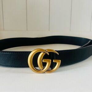 Gucci black belt, gold double G buckle